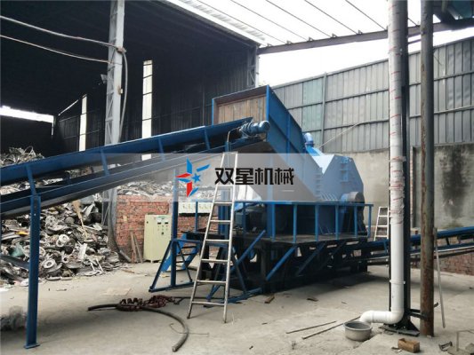 用戶鋁合金粉碎機(jī)安裝現(xiàn)場