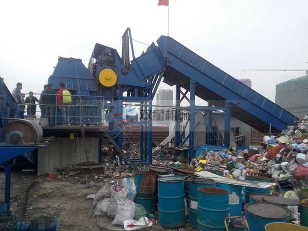 廢鐵粉碎機(jī)客戶現(xiàn)場