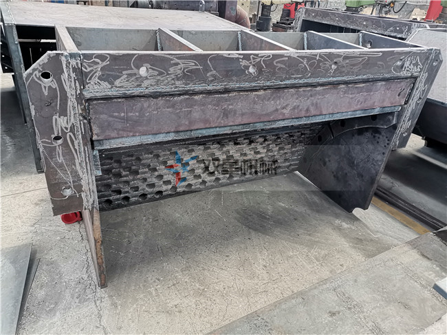 金屬破碎機(jī)<a href='http://m.sffyiuj.cn/case/502.html' target='_blank'><span>篩板</span></a>