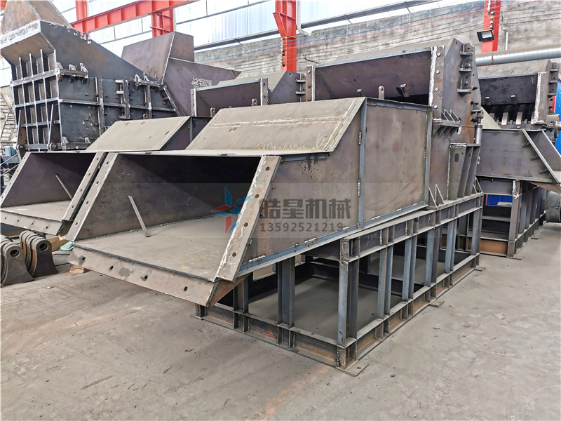 1600型金屬粉碎機(jī)半成品及生產(chǎn)線制造加工車(chē)間實(shí)拍